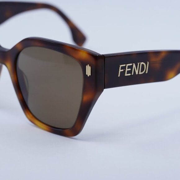 ?️ New Fendi FE40070I 53H Polarized Sunglasses - Shiny Havana Frame main image 10